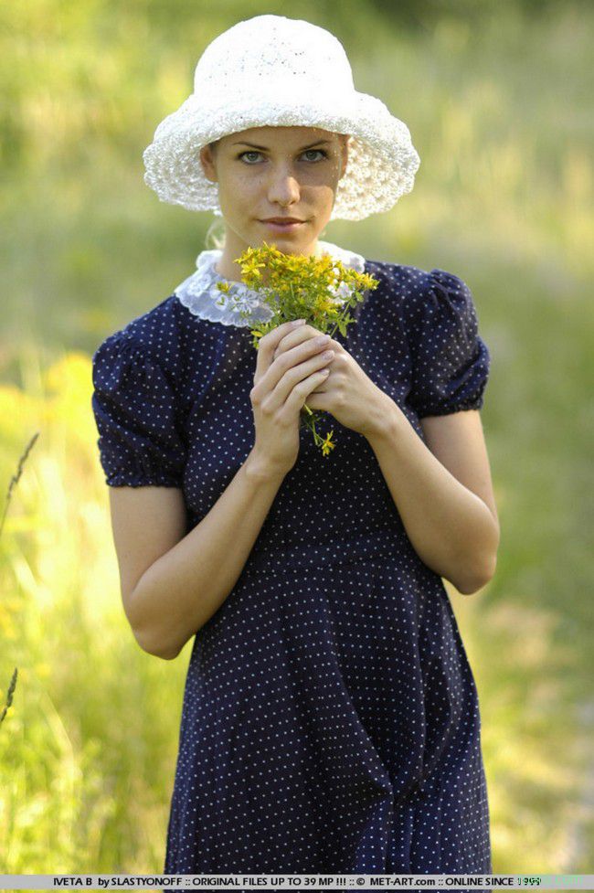 Iveta : в летнем платье