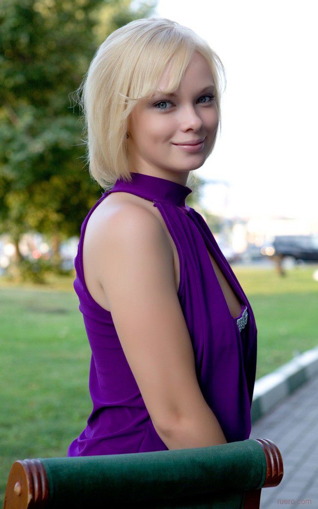 Feeona A : фиолетовая блондинка