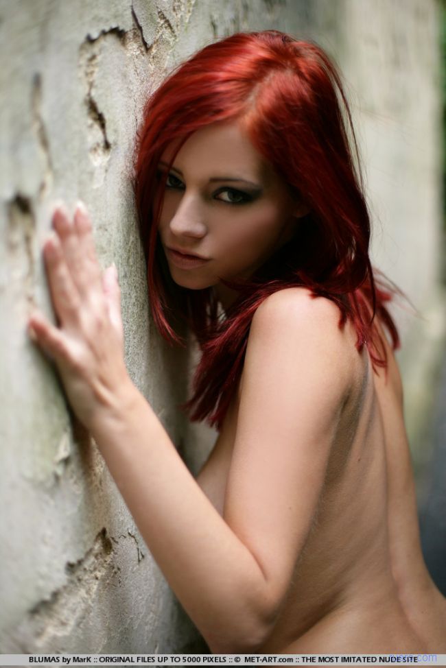 Ariel: рыжая красавица с роскошной грудью