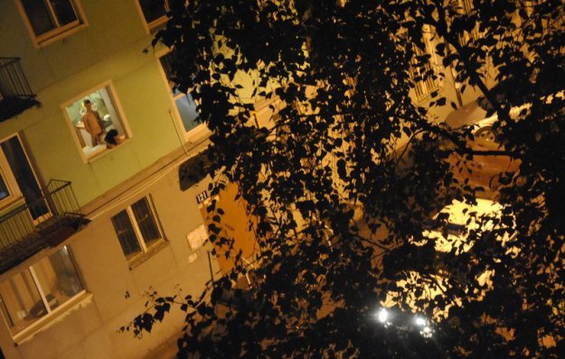 Ночь, улица, фонарь, аптека.....2 этаж и свет в окне!