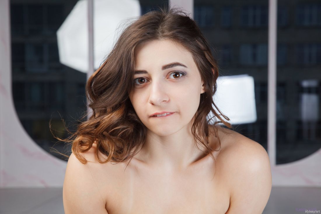 Elle Mira : эмоциональная нагота