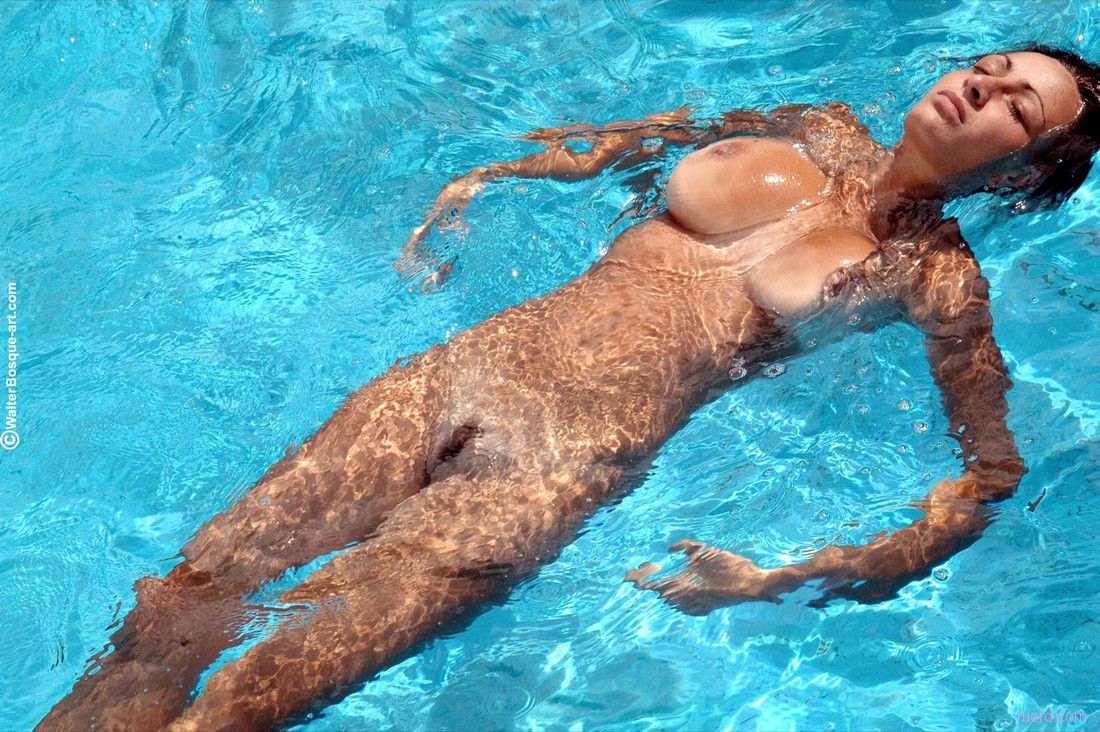 в бассейне красивая и голая видео фото 91