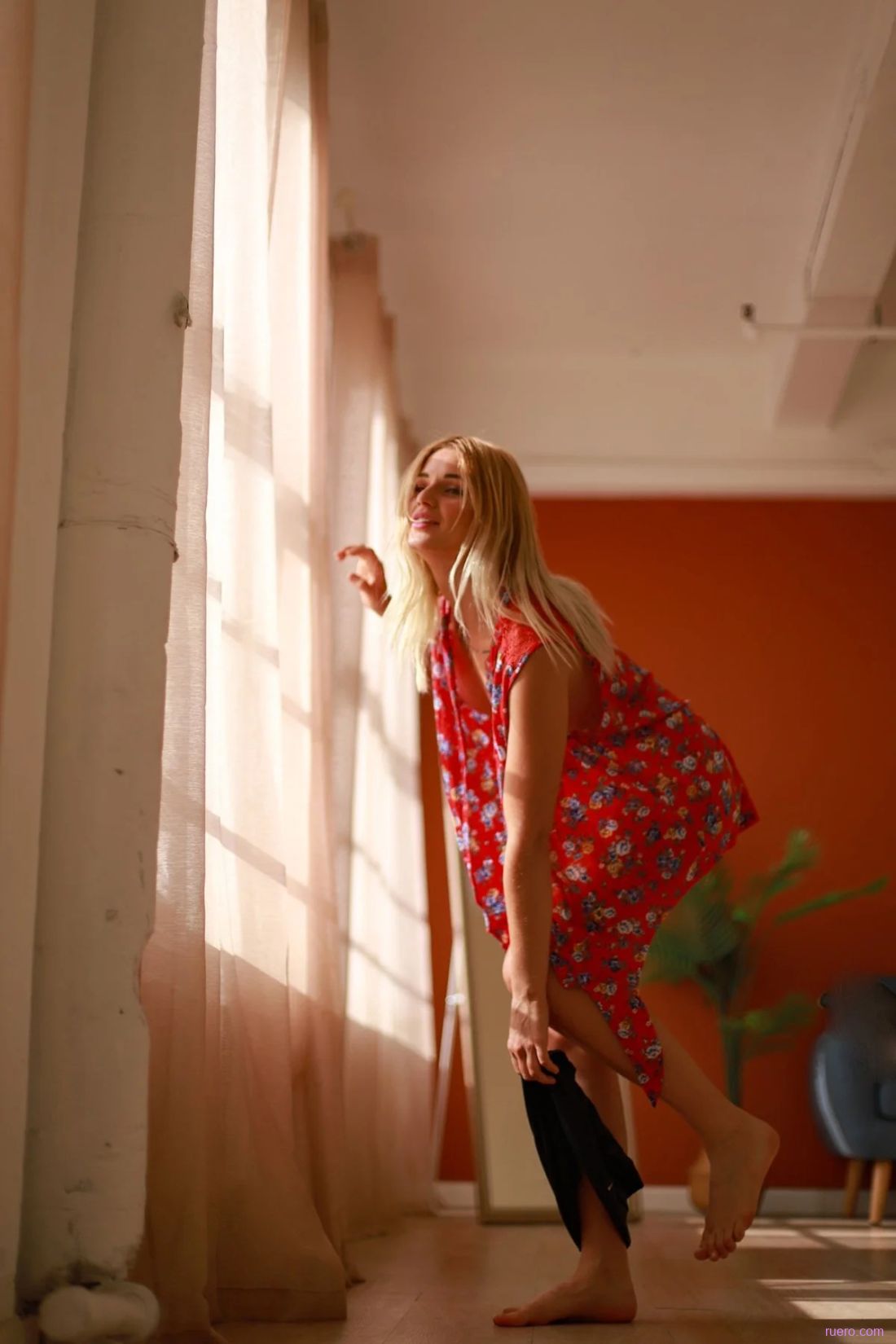 Mi : свет из окна