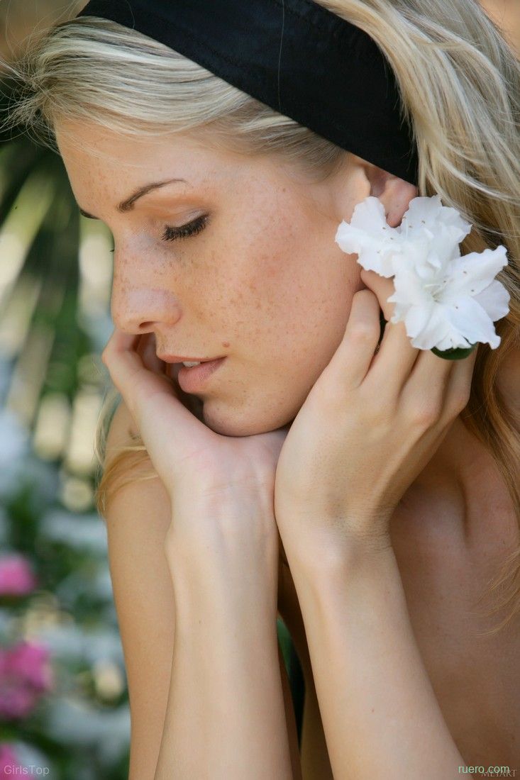 Iveta B : нежные лепестки