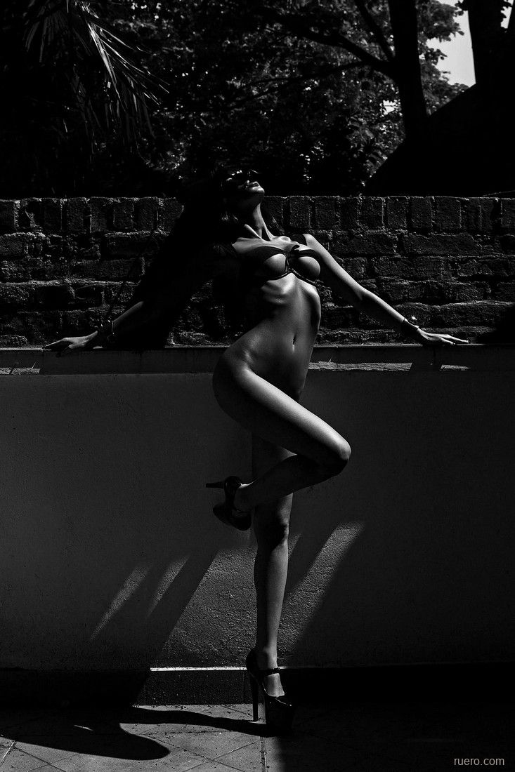 MaryAnna X : черно-белый зной