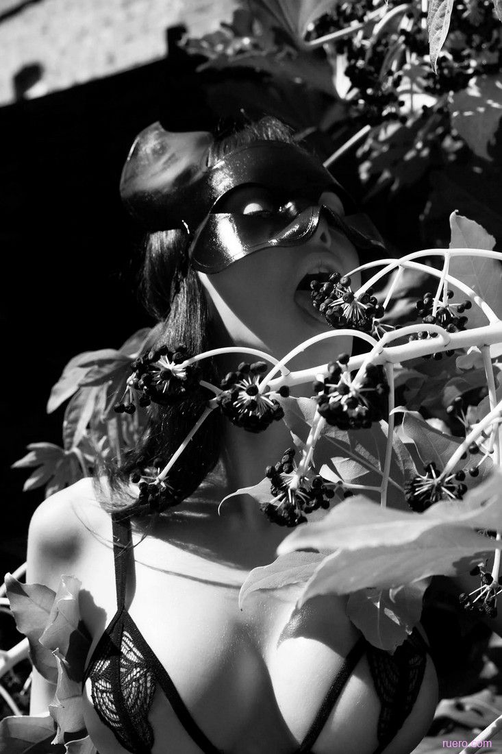 MaryAnna X : черно-белый зной