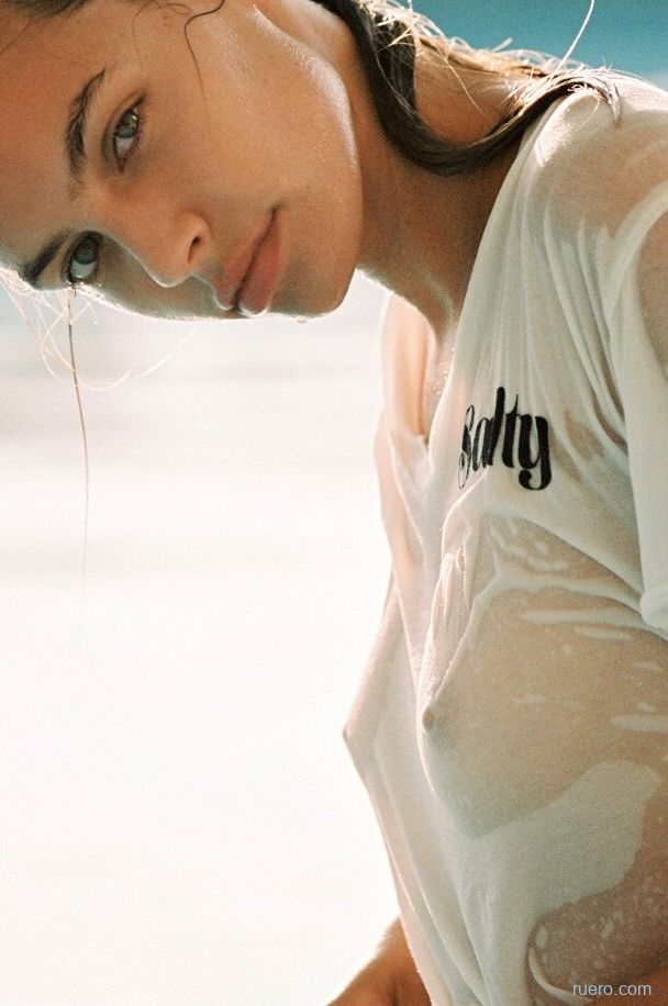 Промокшая футболка