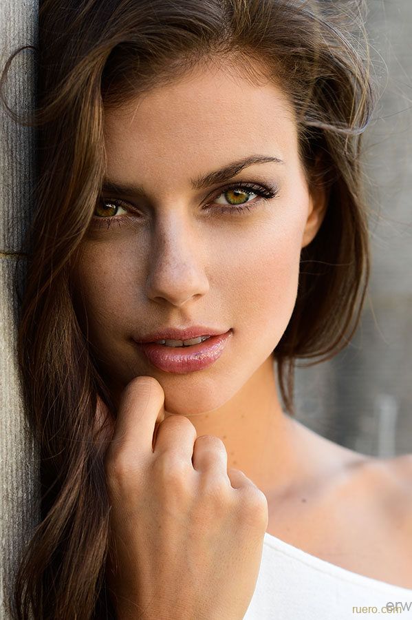 Эти глаза напротив